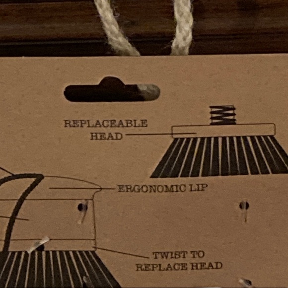 😘❤️ NWT - Rae Dunn, Seal Brush for Scrubbing - Picture 2 of 3